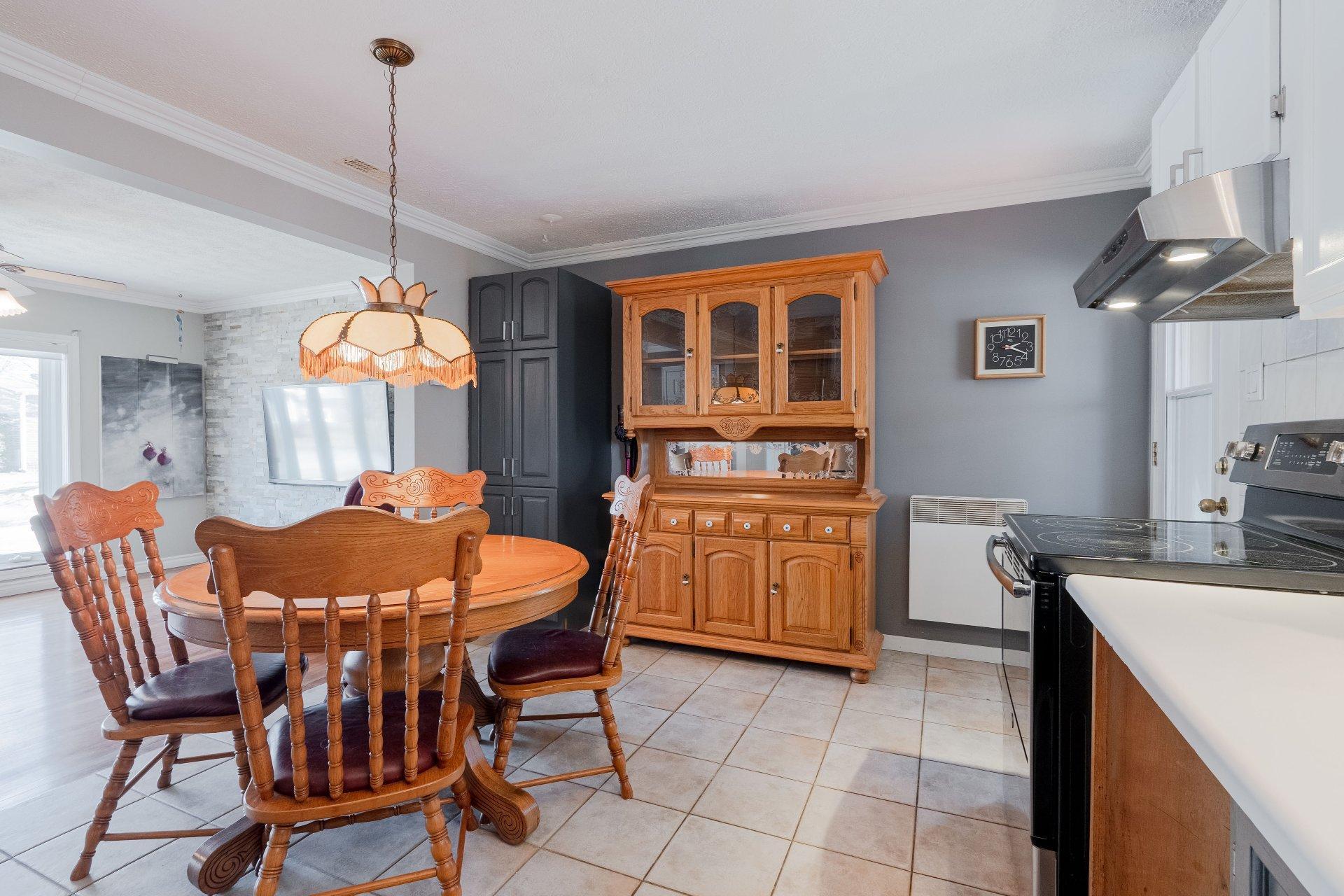 









2866


Rue des Zircons

,
Sherbrooke (Fleurimont),




QC
J1G4J3

