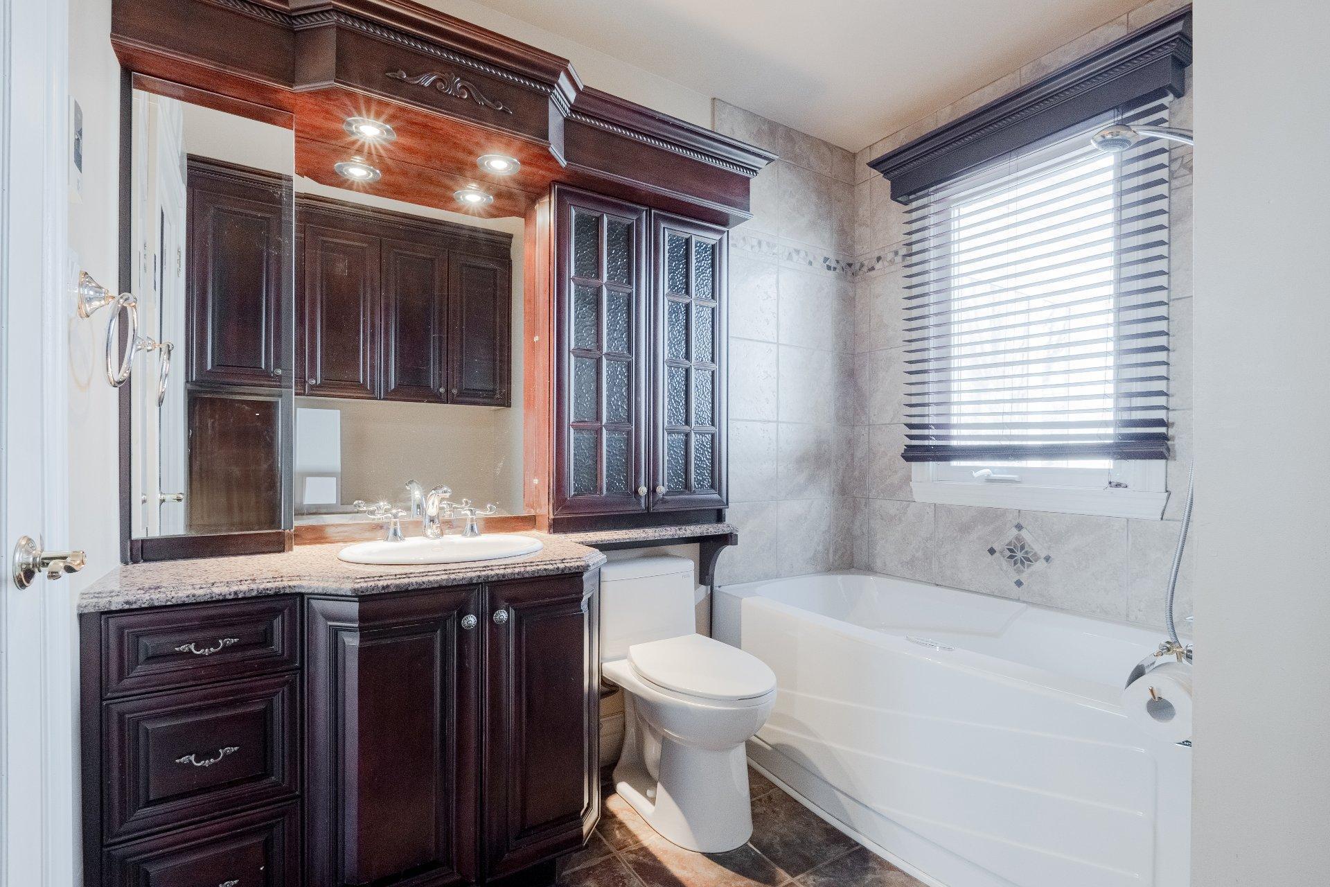 









2866


Rue des Zircons

,
Sherbrooke (Fleurimont),




QC
J1G4J3

