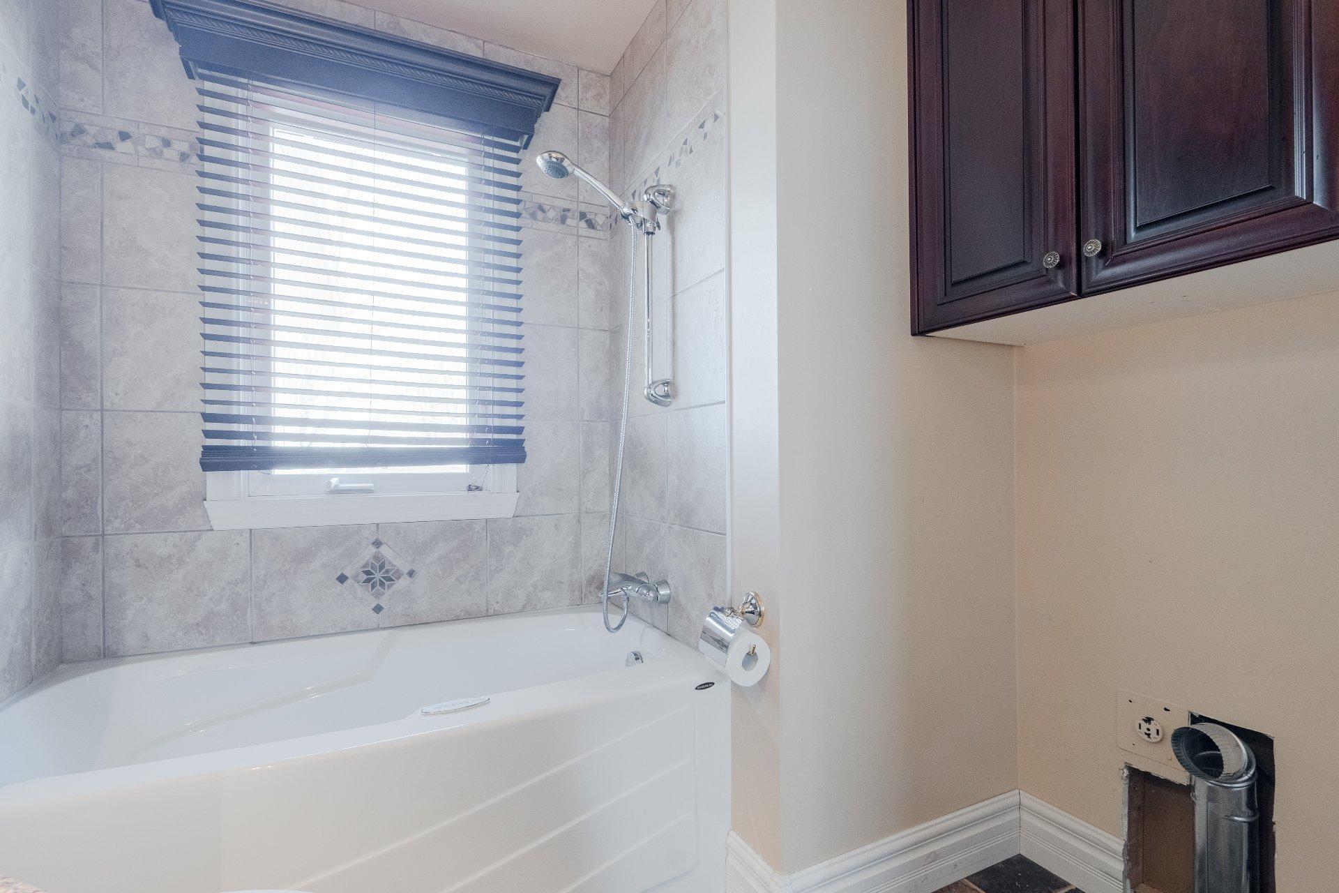 









2866


Rue des Zircons

,
Sherbrooke (Fleurimont),




QC
J1G4J3

