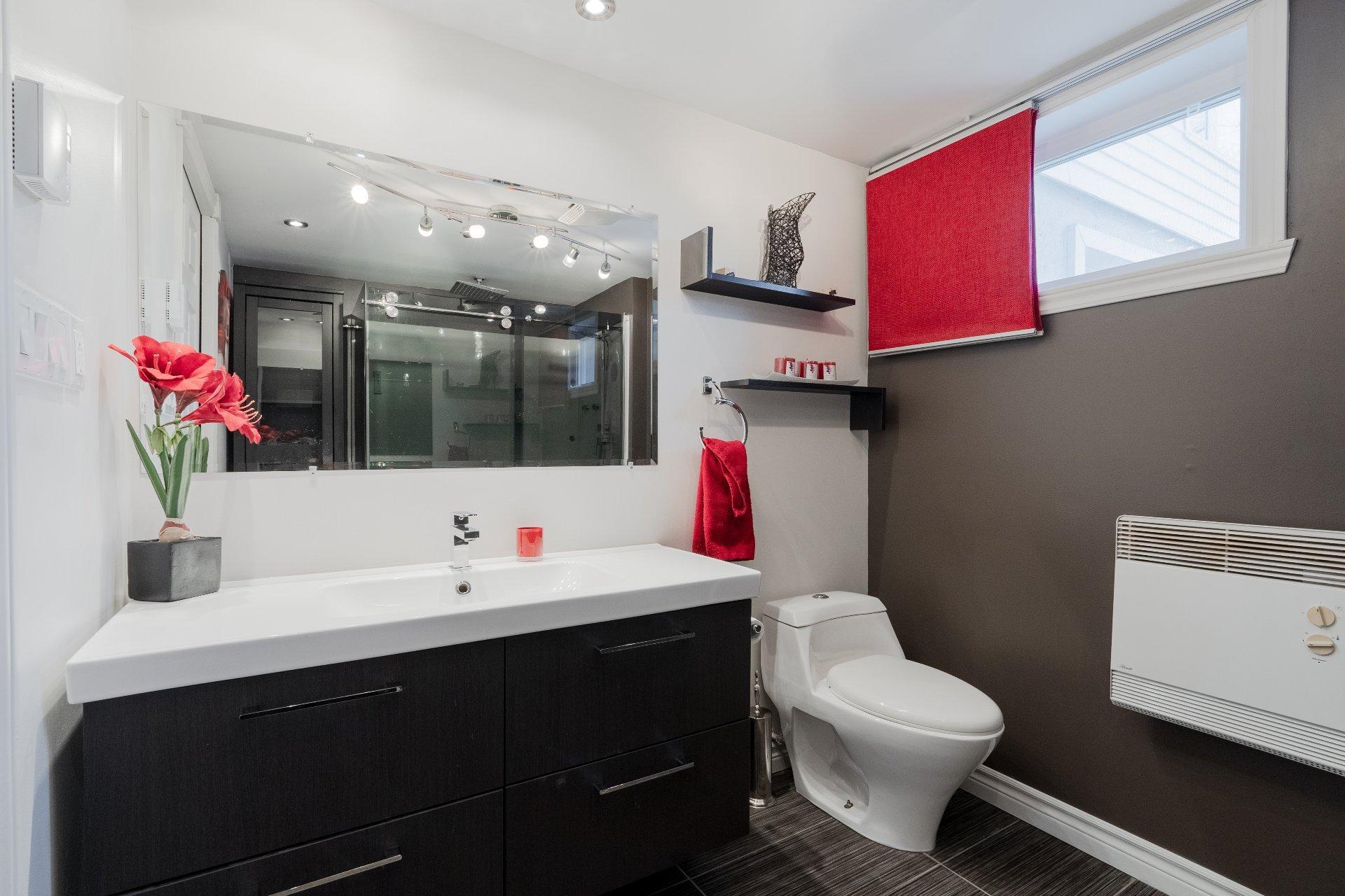 









2866


Rue des Zircons

,
Sherbrooke (Fleurimont),




QC
J1G4J3


