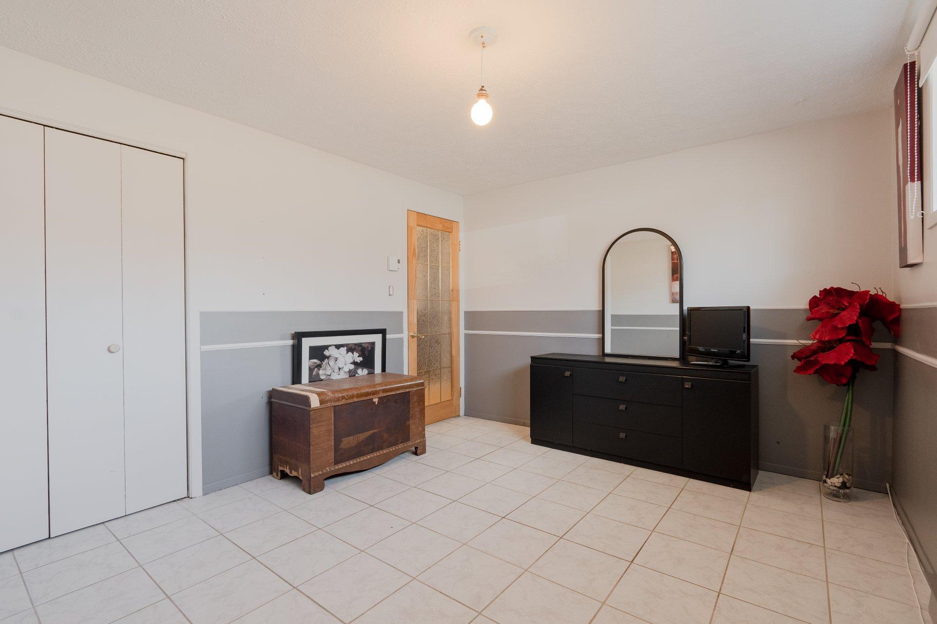 









2866


Rue des Zircons

,
Sherbrooke (Fleurimont),




QC
J1G4J3

