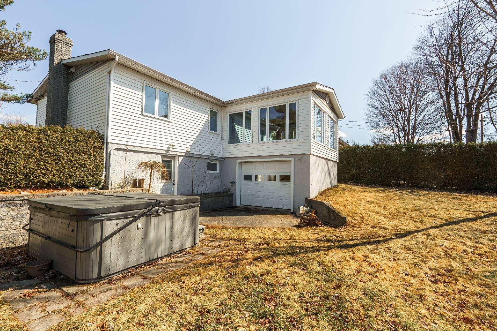 









2866


Rue des Zircons

,
Sherbrooke (Fleurimont),




QC
J1G4J3

