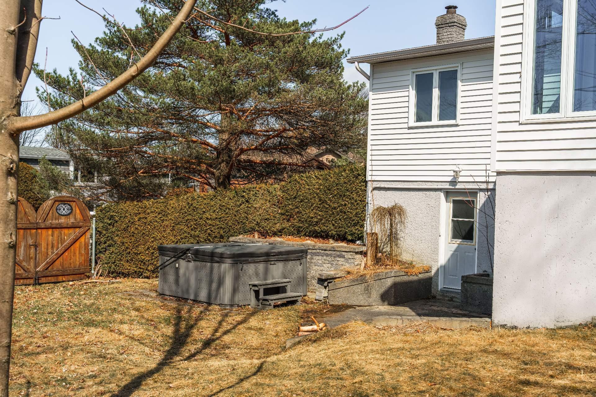 









2866


Rue des Zircons

,
Sherbrooke (Fleurimont),




QC
J1G4J3


