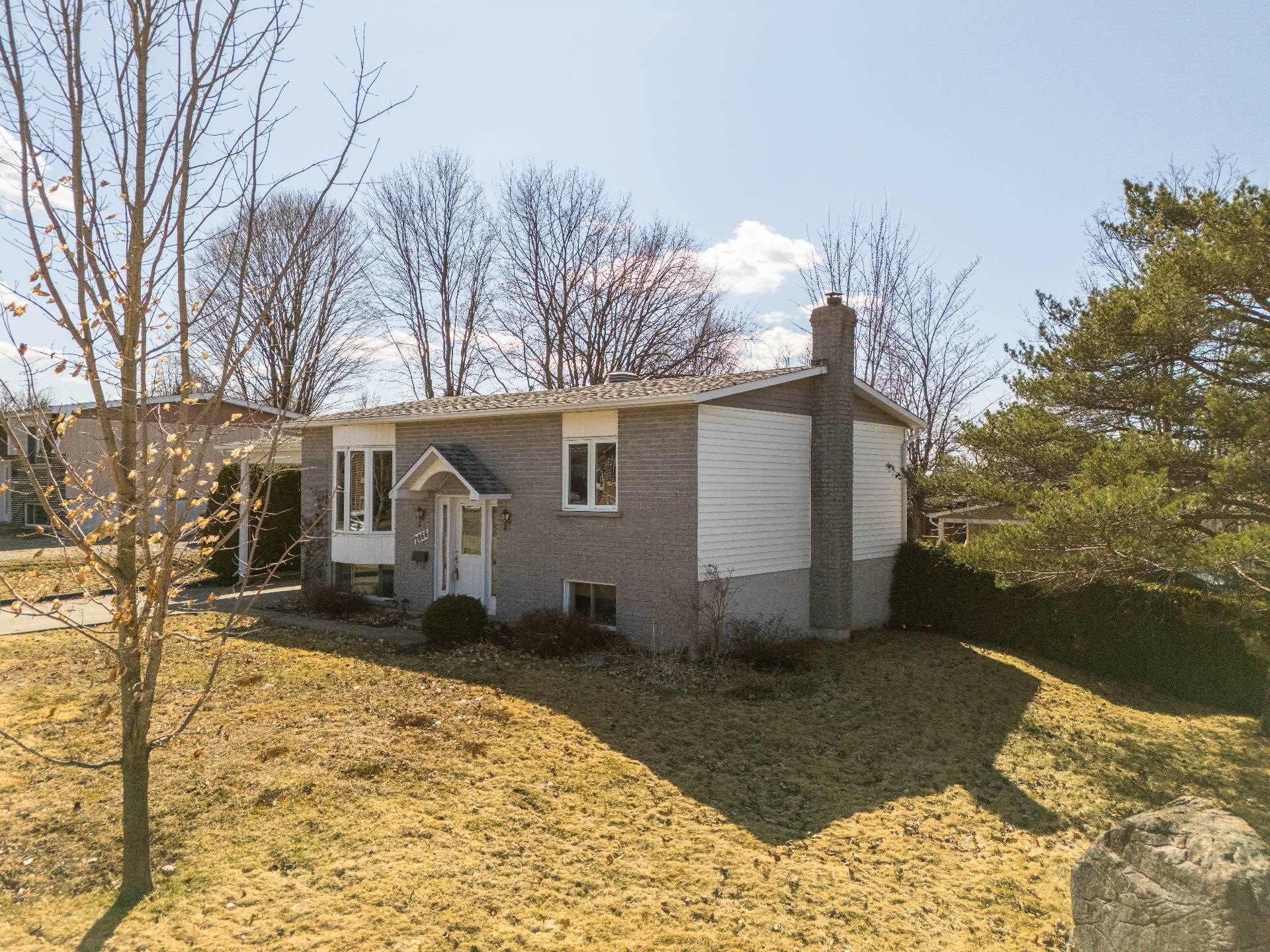 









2866


Rue des Zircons

,
Sherbrooke (Fleurimont),




QC
J1G4J3

