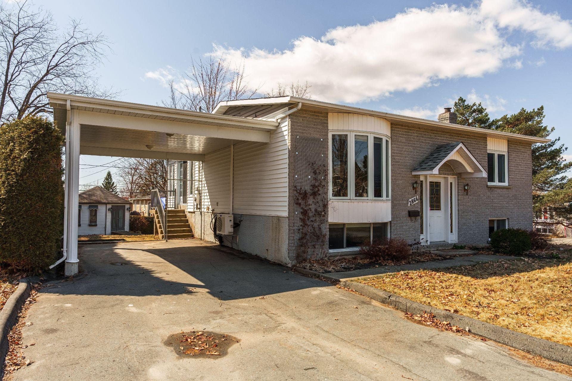 









2866


Rue des Zircons

,
Sherbrooke (Fleurimont),




QC
J1G4J3

