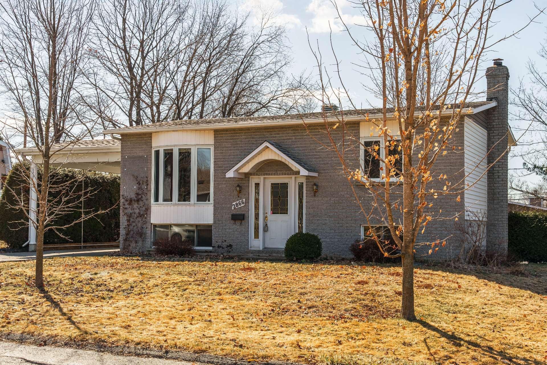 









2866


Rue des Zircons

,
Sherbrooke (Fleurimont),




QC
J1G4J3

