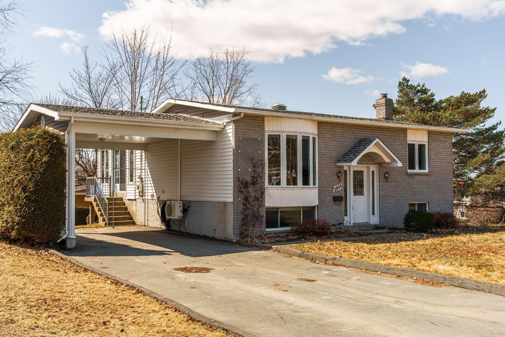 









2866


Rue des Zircons

,
Sherbrooke (Fleurimont),




QC
J1G4J3

