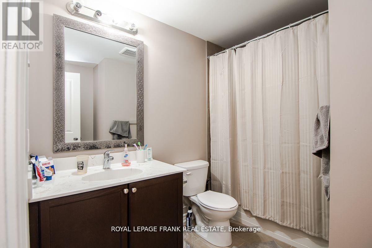 












805B DUNDAS STREET W

,
Whitby (Downtown Whitby),




Ontario
L1N2N6

