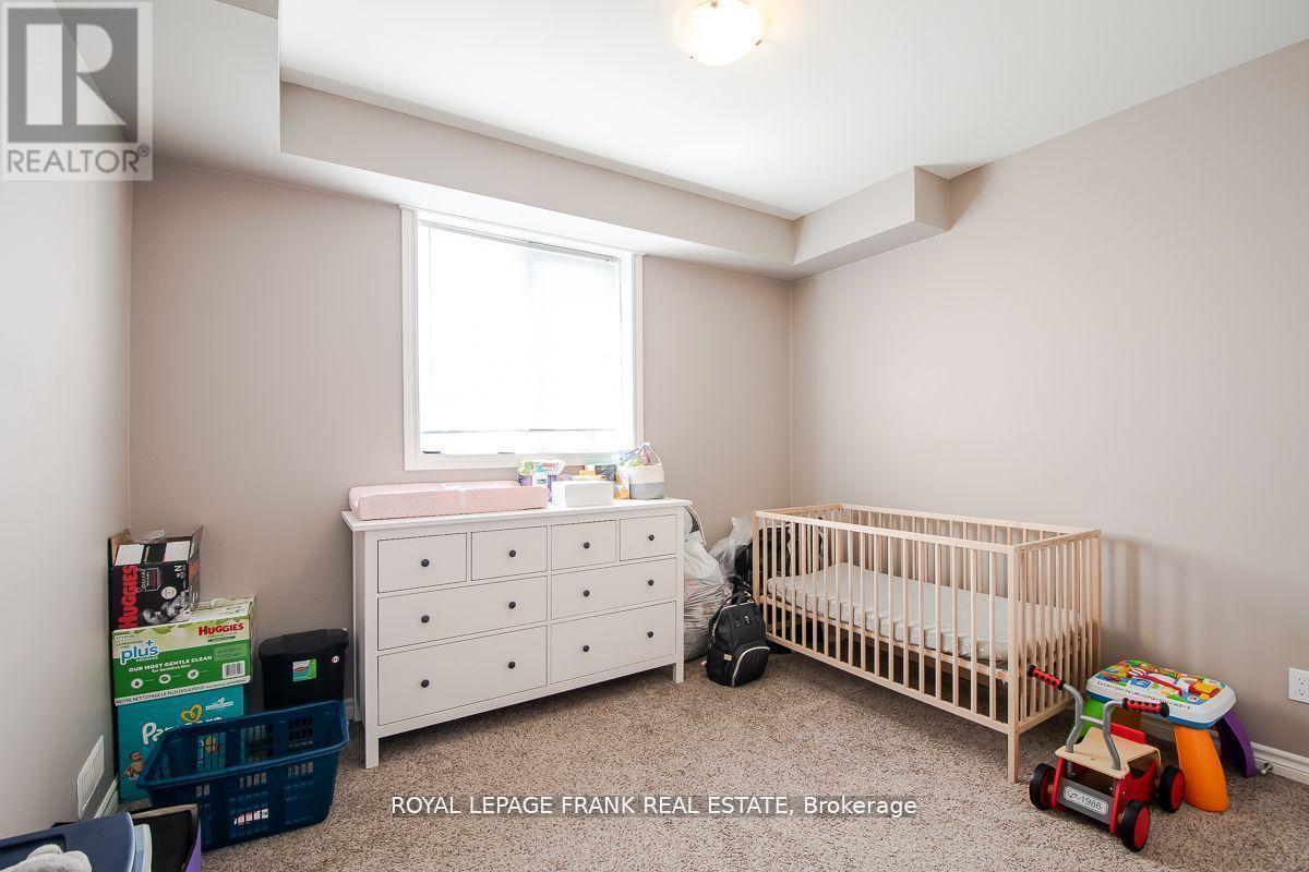 












805B DUNDAS STREET W

,
Whitby (Downtown Whitby),




Ontario
L1N2N6

