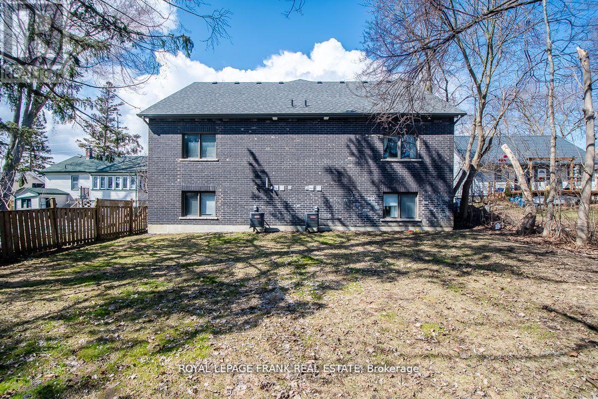 












805B DUNDAS STREET W

,
Whitby (Downtown Whitby),




Ontario
L1N2N6

