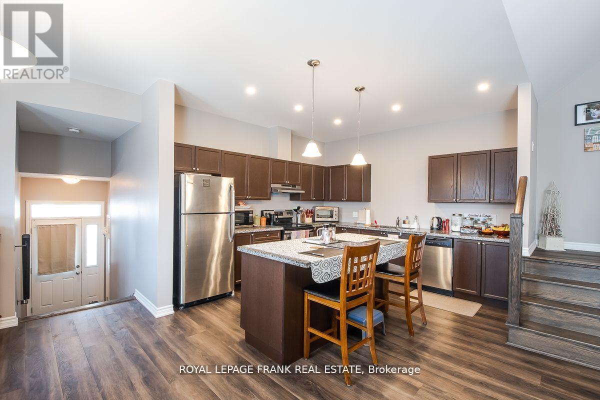 












805B DUNDAS STREET W

,
Whitby (Downtown Whitby),




Ontario
L1N2N6

