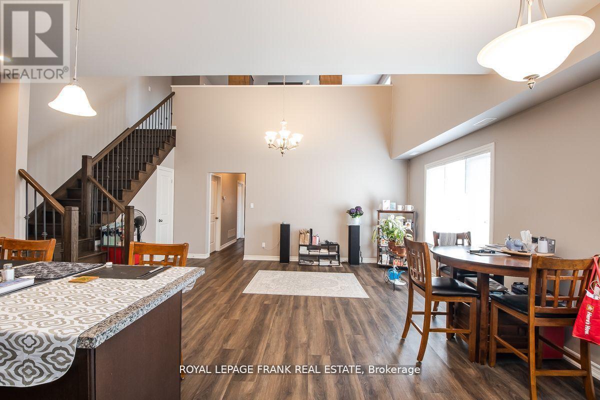 












805B DUNDAS STREET W

,
Whitby (Downtown Whitby),




Ontario
L1N2N6

