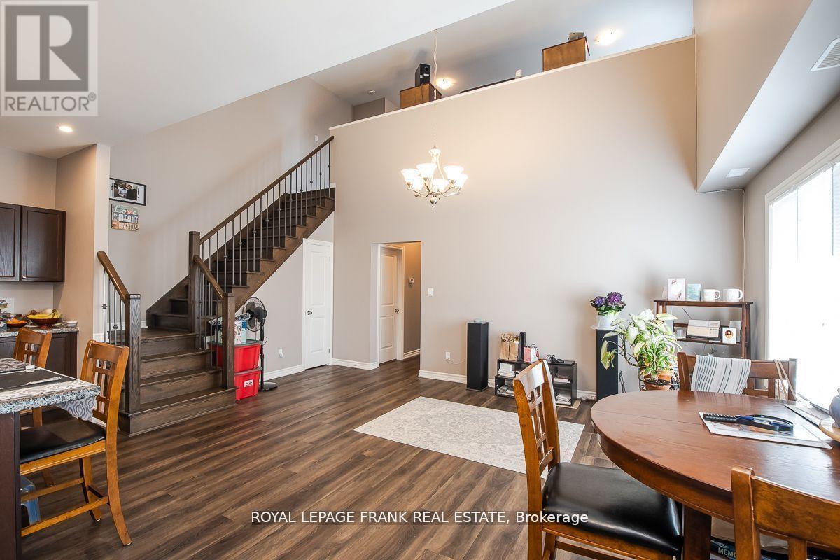 












805B DUNDAS STREET W

,
Whitby (Downtown Whitby),




Ontario
L1N2N6

