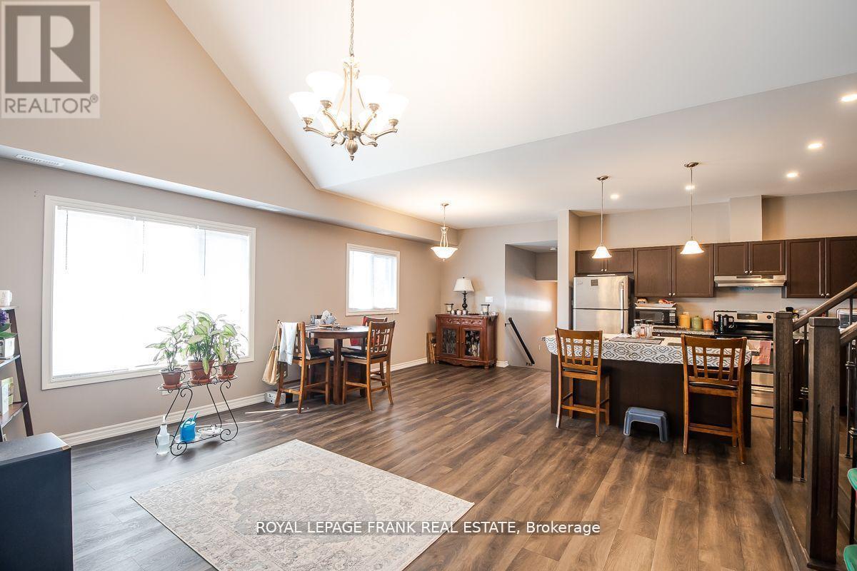 












805B DUNDAS STREET W

,
Whitby (Downtown Whitby),




Ontario
L1N2N6

