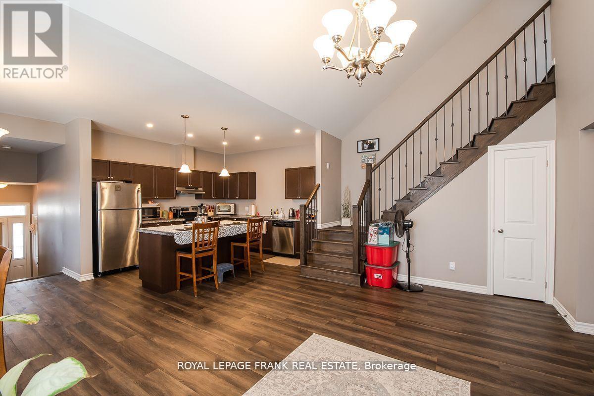 












805B DUNDAS STREET W

,
Whitby (Downtown Whitby),




Ontario
L1N2N6

