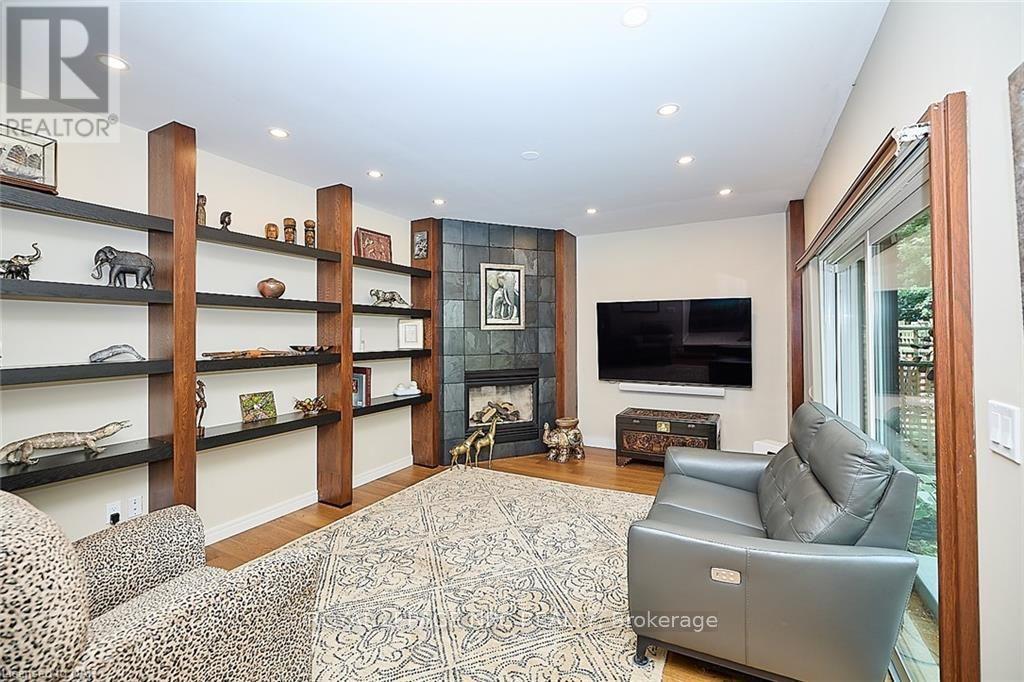 












13 OAK DRIVE

,
Niagara-on-the-Lake (Town),




Ontario
L0S1J0

