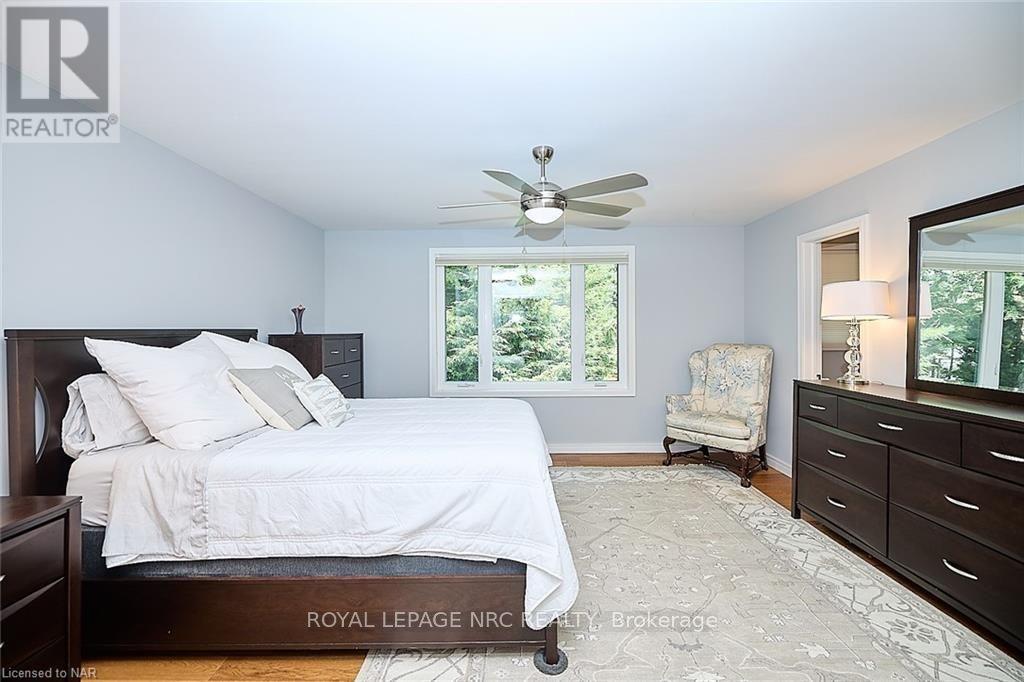 












13 OAK DRIVE

,
Niagara-on-the-Lake (Town),




Ontario
L0S1J0

