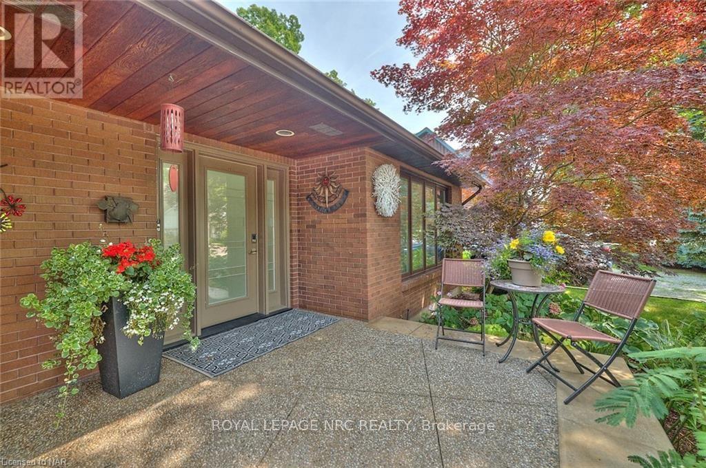 












13 OAK DRIVE

,
Niagara-on-the-Lake (Town),




Ontario
L0S1J0

