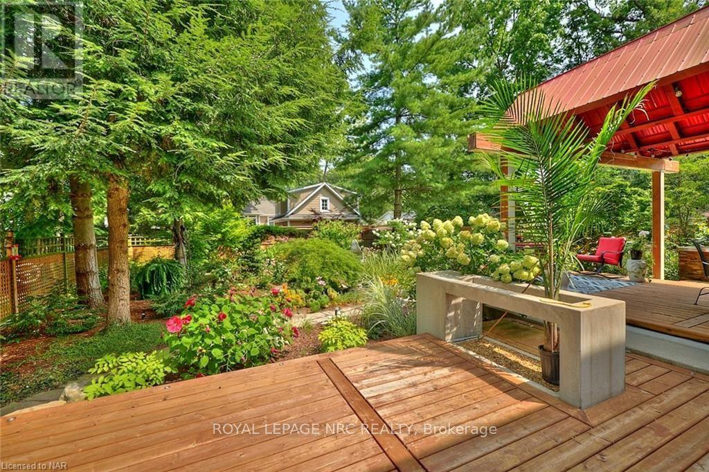 












13 OAK DRIVE

,
Niagara-on-the-Lake (Town),




Ontario
L0S1J0

