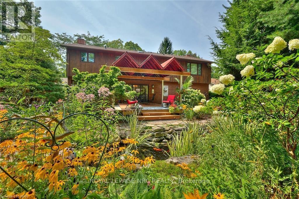 












13 OAK DRIVE

,
Niagara-on-the-Lake (Town),




Ontario
L0S1J0

