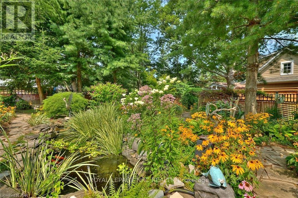 












13 OAK DRIVE

,
Niagara-on-the-Lake (Town),




Ontario
L0S1J0


