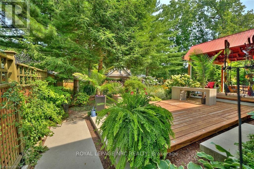 












13 OAK DRIVE

,
Niagara-on-the-Lake (Town),




Ontario
L0S1J0

