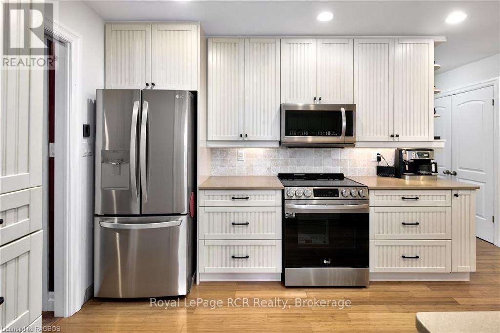 












2 1ST AVENUE

,
South Bruce Peninsula,




Ontario
N0H2T0

