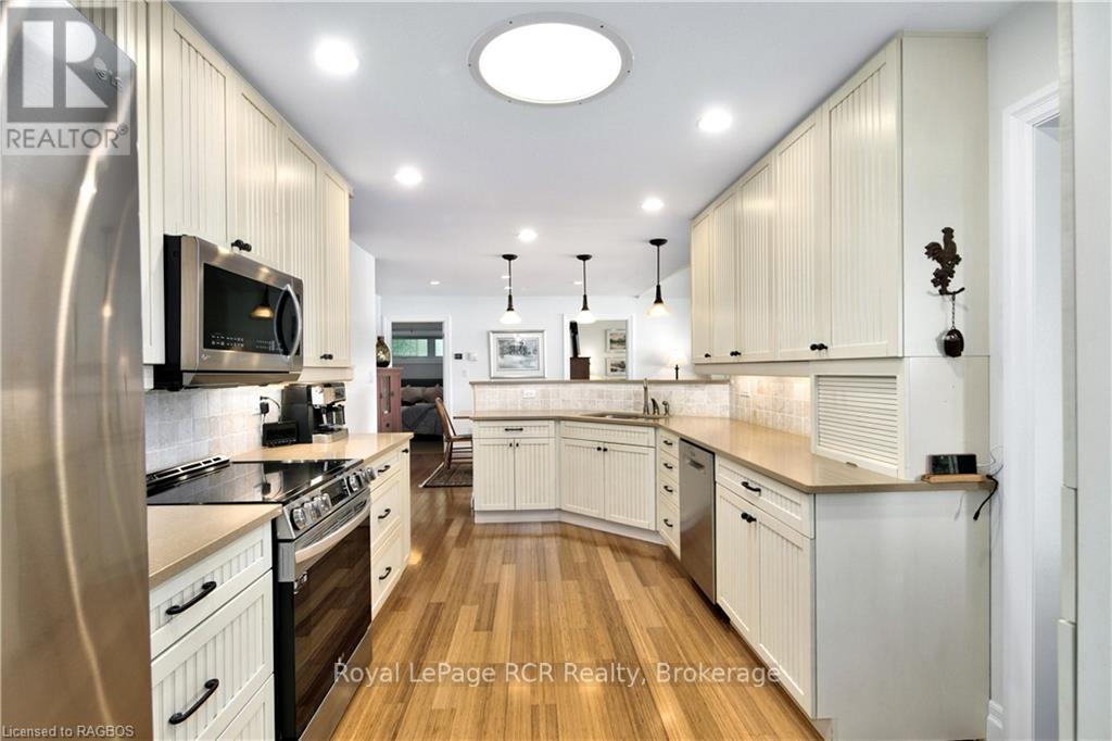 












2 1ST AVENUE

,
South Bruce Peninsula,




Ontario
N0H2T0

