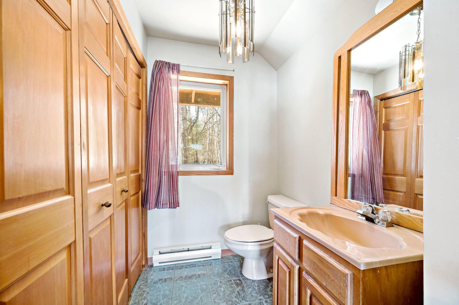 









1636


Ch. du Lac-Chaud

,
La Macaza,




QC
J0T1R0

