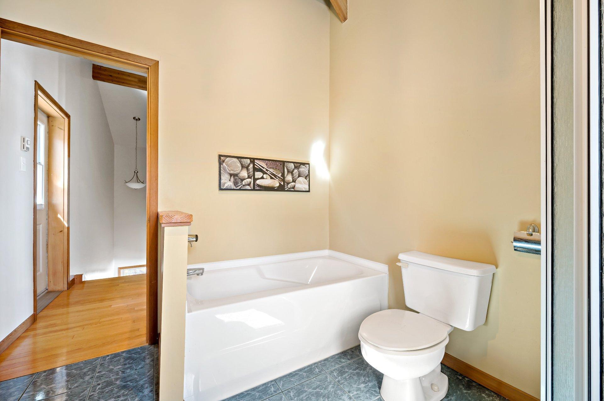 









1636


Ch. du Lac-Chaud

,
La Macaza,




QC
J0T1R0

