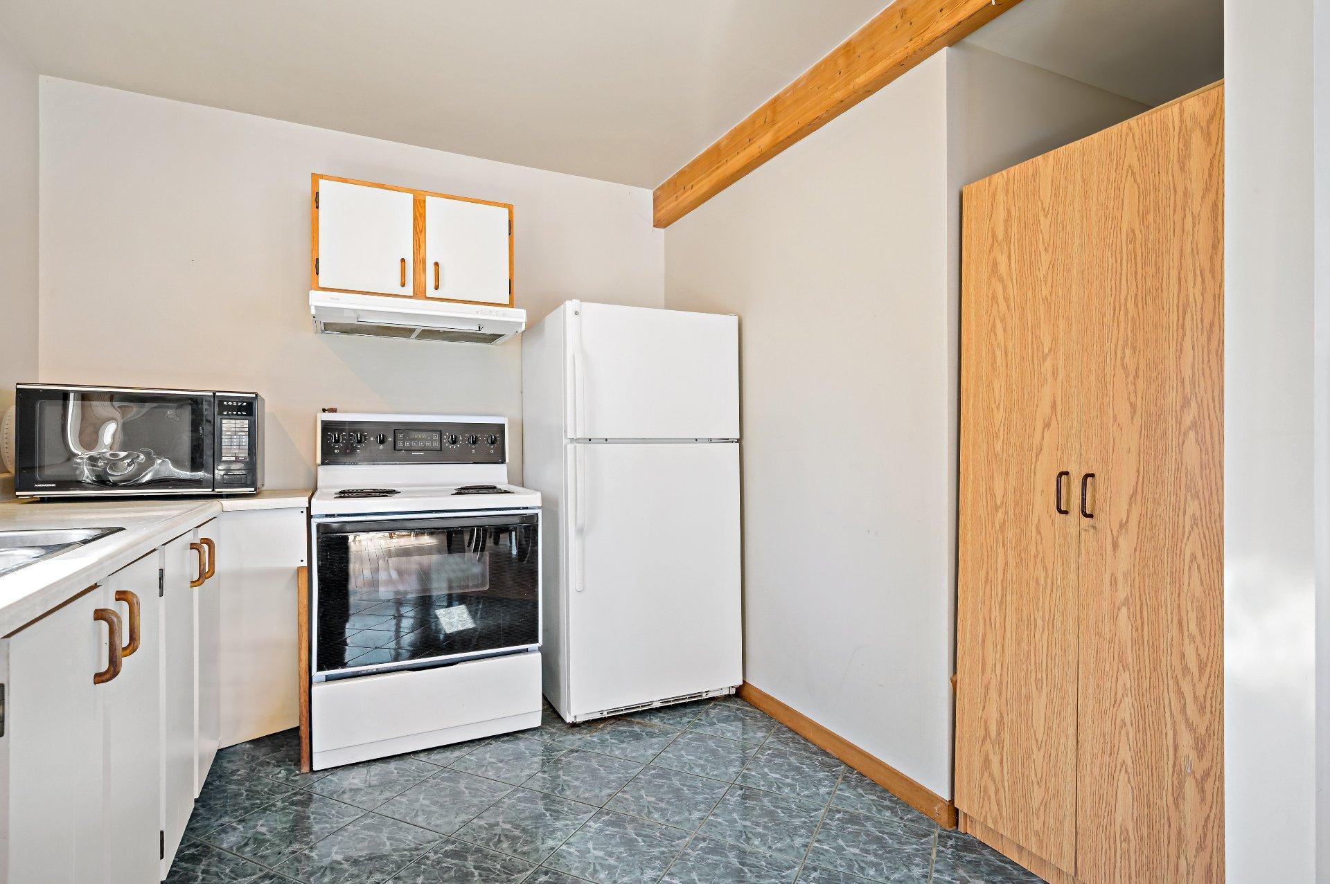 









1636


Ch. du Lac-Chaud

,
La Macaza,




QC
J0T1R0

