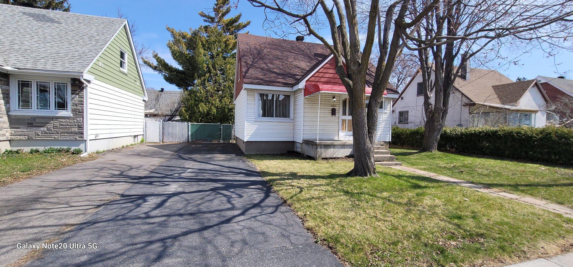 









7421


20e Avenue

,
Montréal (Villeray/Saint-Michel/Parc-Extension),




QC
H2A2K7

