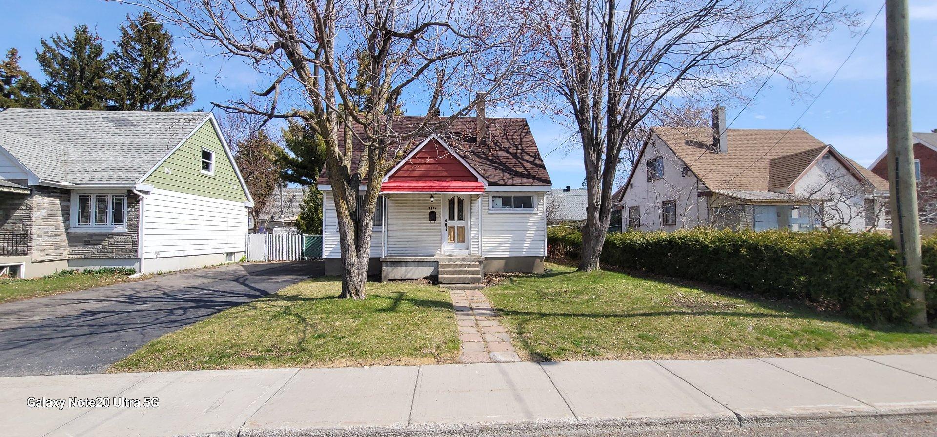 









7421


20e Avenue

,
Montréal (Villeray/Saint-Michel/Parc-Extension),




QC
H2A2K7

