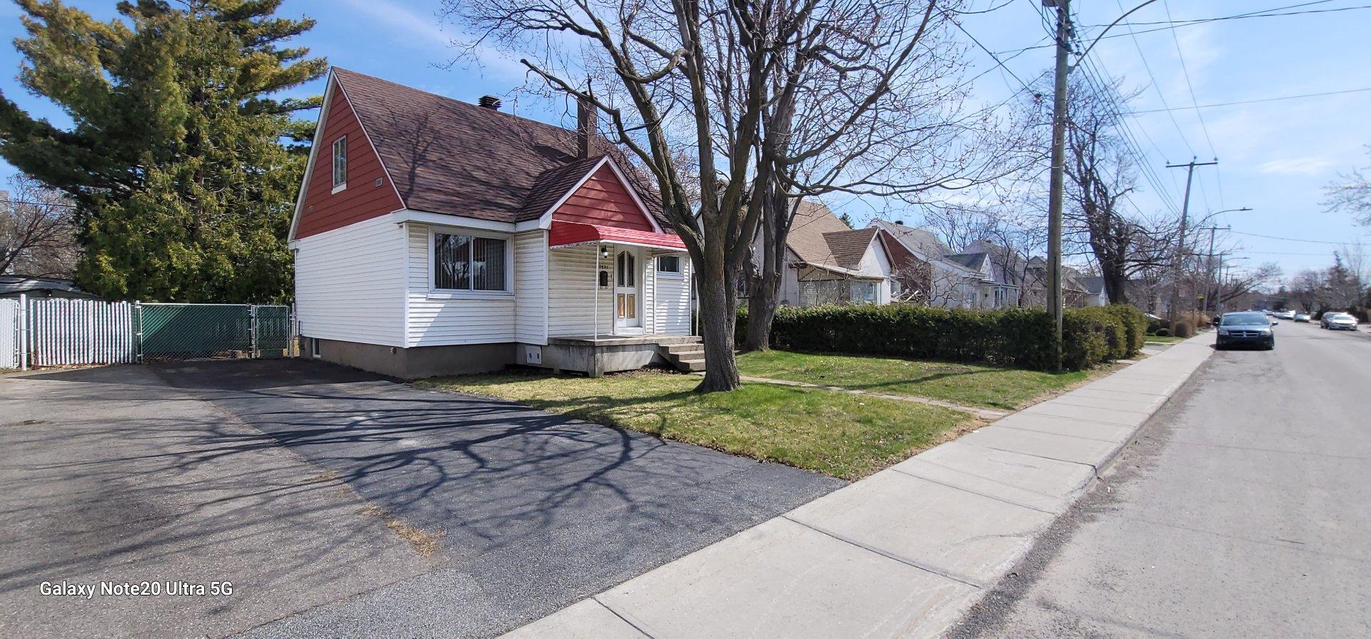 









7421


20e Avenue

,
Montréal (Villeray/Saint-Michel/Parc-Extension),




QC
H2A2K7

