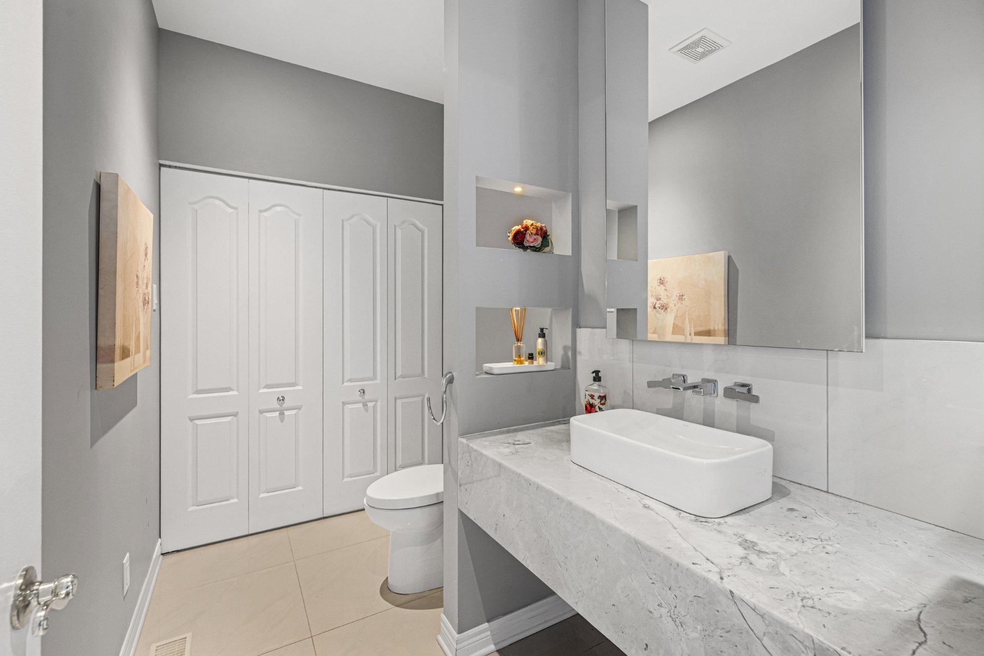 









451


Boul. de Fontainebleau

,
Blainville,




QC
J7B1W7

