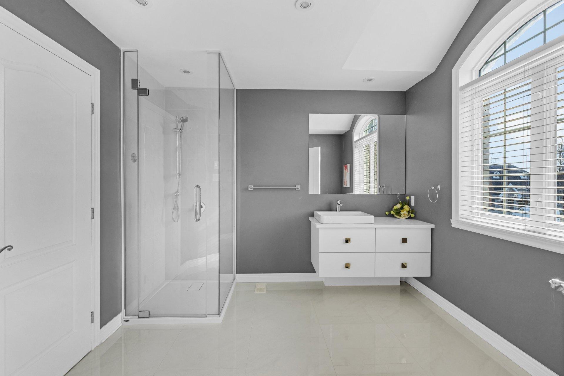 









451


Boul. de Fontainebleau

,
Blainville,




QC
J7B1W7

