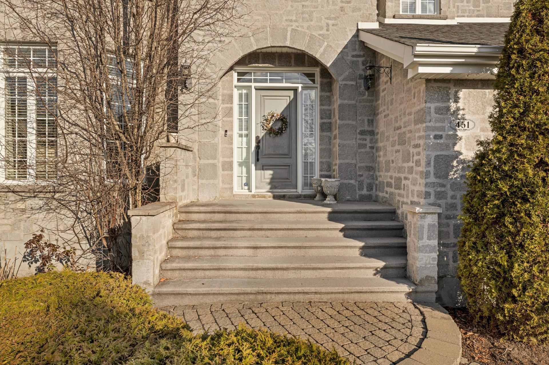 









451


Boul. de Fontainebleau

,
Blainville,




QC
J7B1W7

