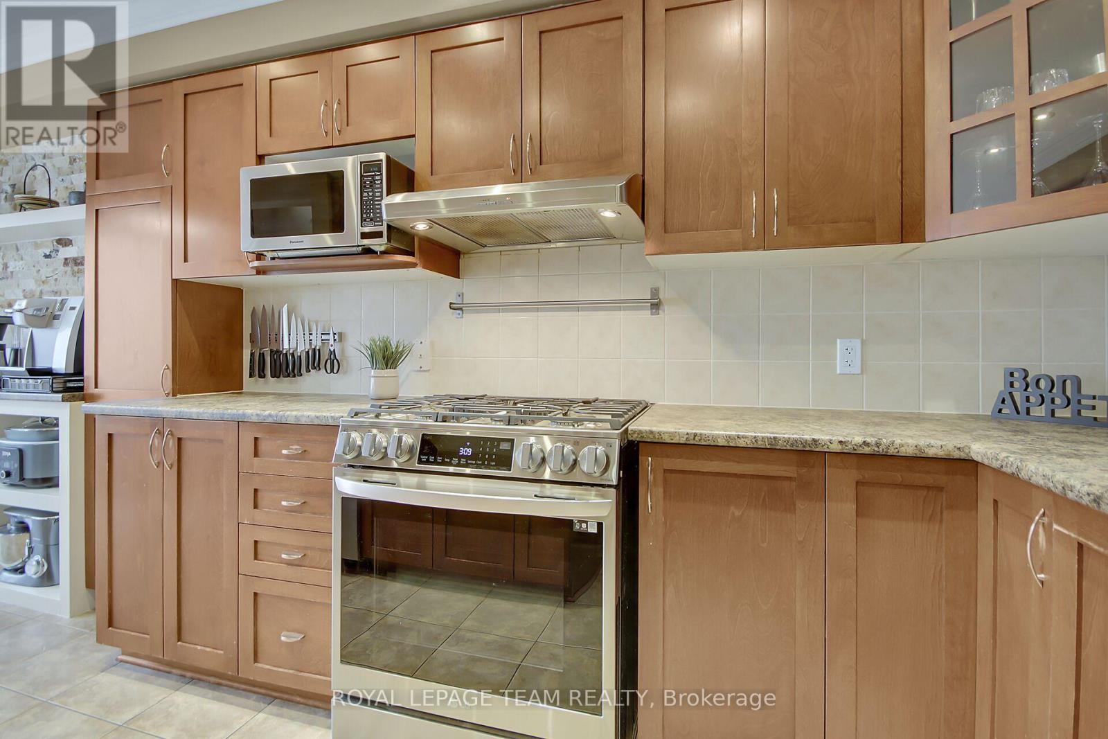 












2136 BERGAMOT CIRCLE

,
Ottawa,




Ontario
K4A4R4

