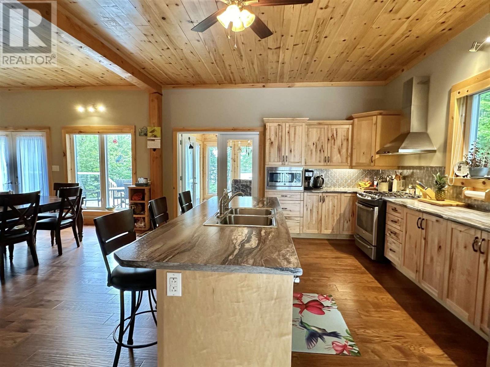 












837 Stanrock RD

,
Elliot Lake,




Ontario
P5A2S9

