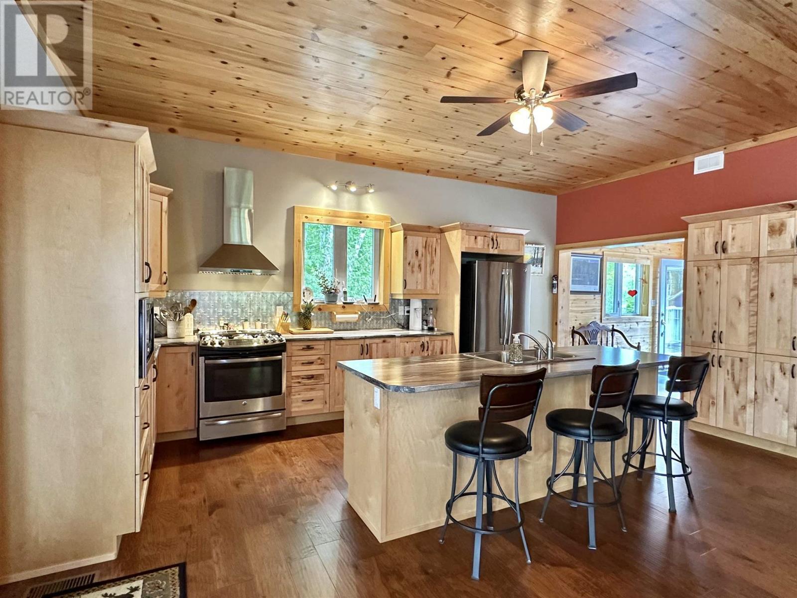












837 Stanrock RD

,
Elliot Lake,




Ontario
P5A2S9

