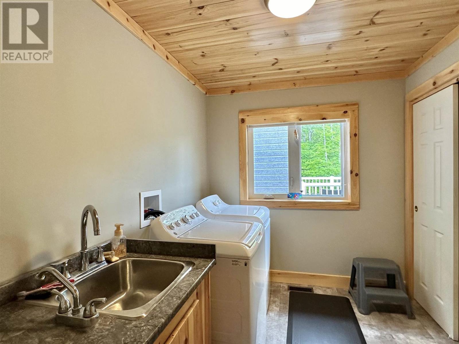 












837 Stanrock RD

,
Elliot Lake,




Ontario
P5A2S9

