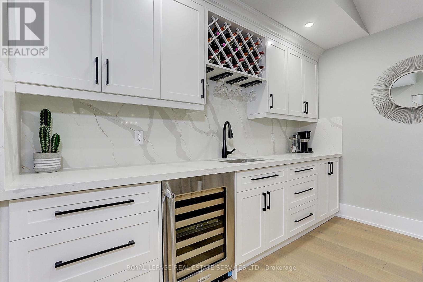 












52 INNISBROOK DRIVE

,
Wasaga Beach,




Ontario
L9Z1G3

