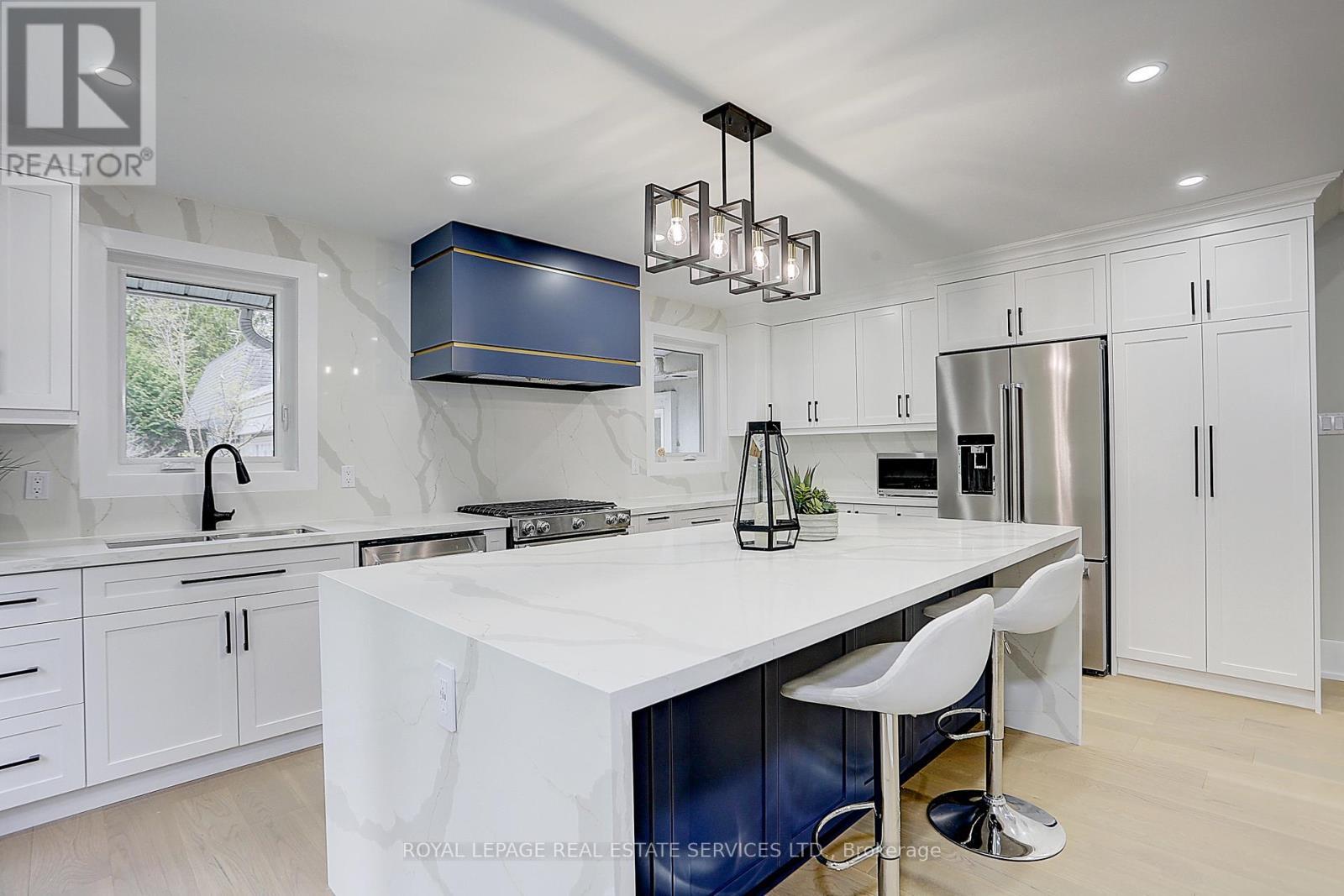 












52 INNISBROOK DRIVE

,
Wasaga Beach,




Ontario
L9Z1G3

