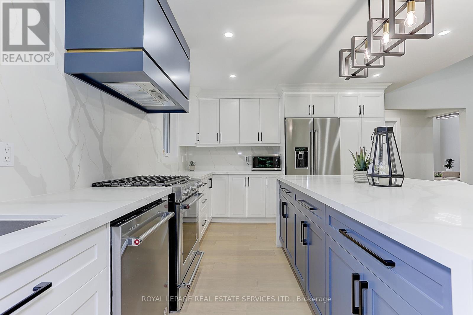 












52 INNISBROOK DRIVE

,
Wasaga Beach,




Ontario
L9Z1G3

