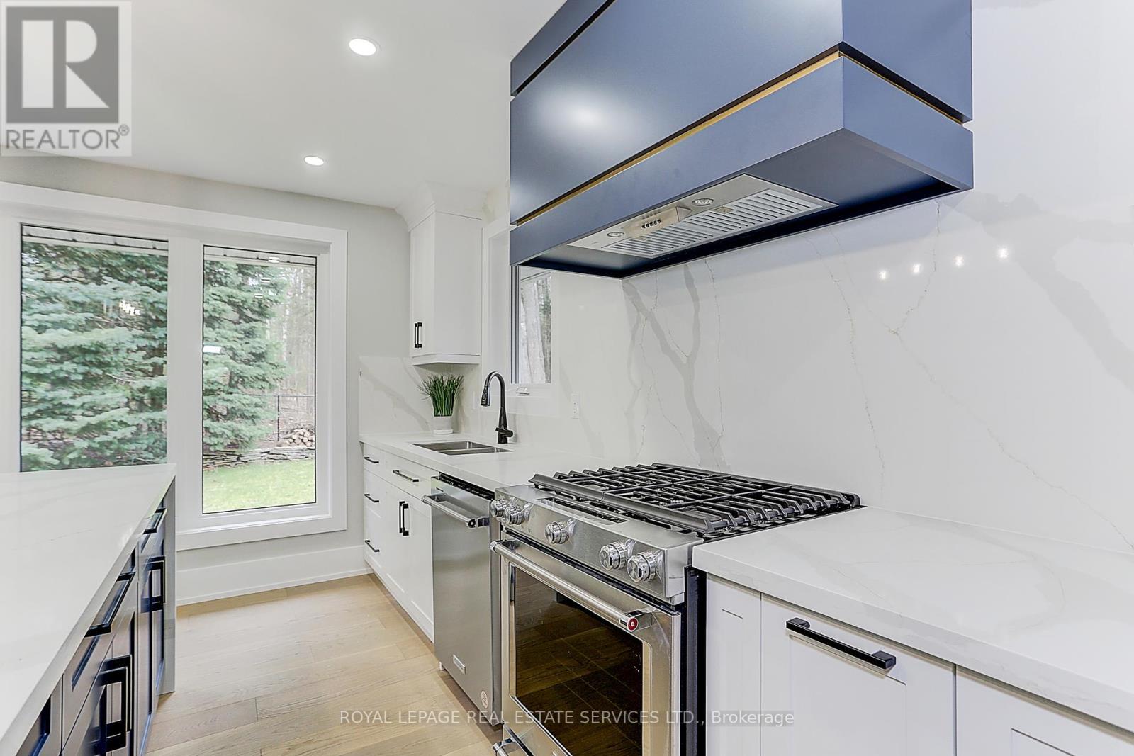 












52 INNISBROOK DRIVE

,
Wasaga Beach,




Ontario
L9Z1G3

