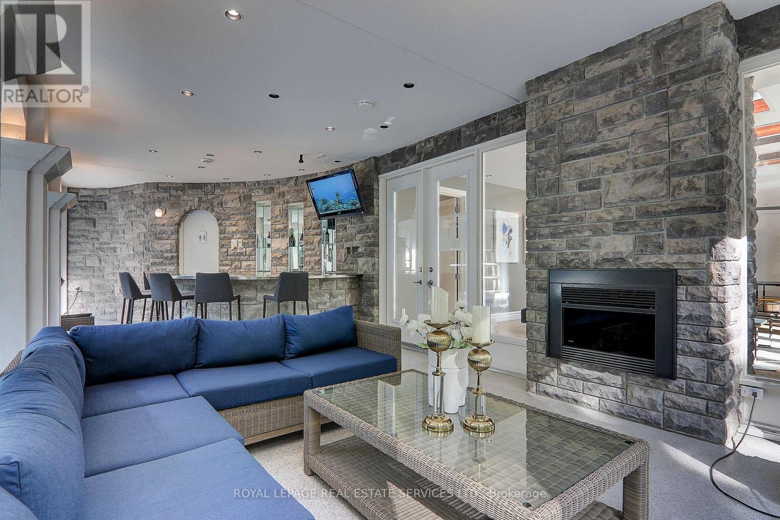 












52 INNISBROOK DRIVE

,
Wasaga Beach,




Ontario
L9Z1G3

