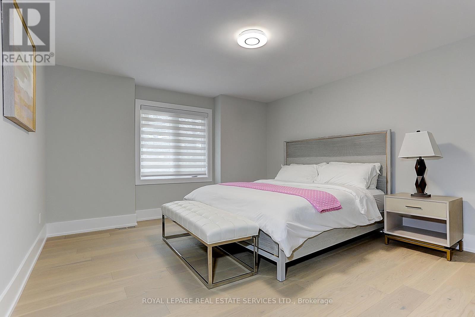 












52 INNISBROOK DRIVE

,
Wasaga Beach,




Ontario
L9Z1G3


