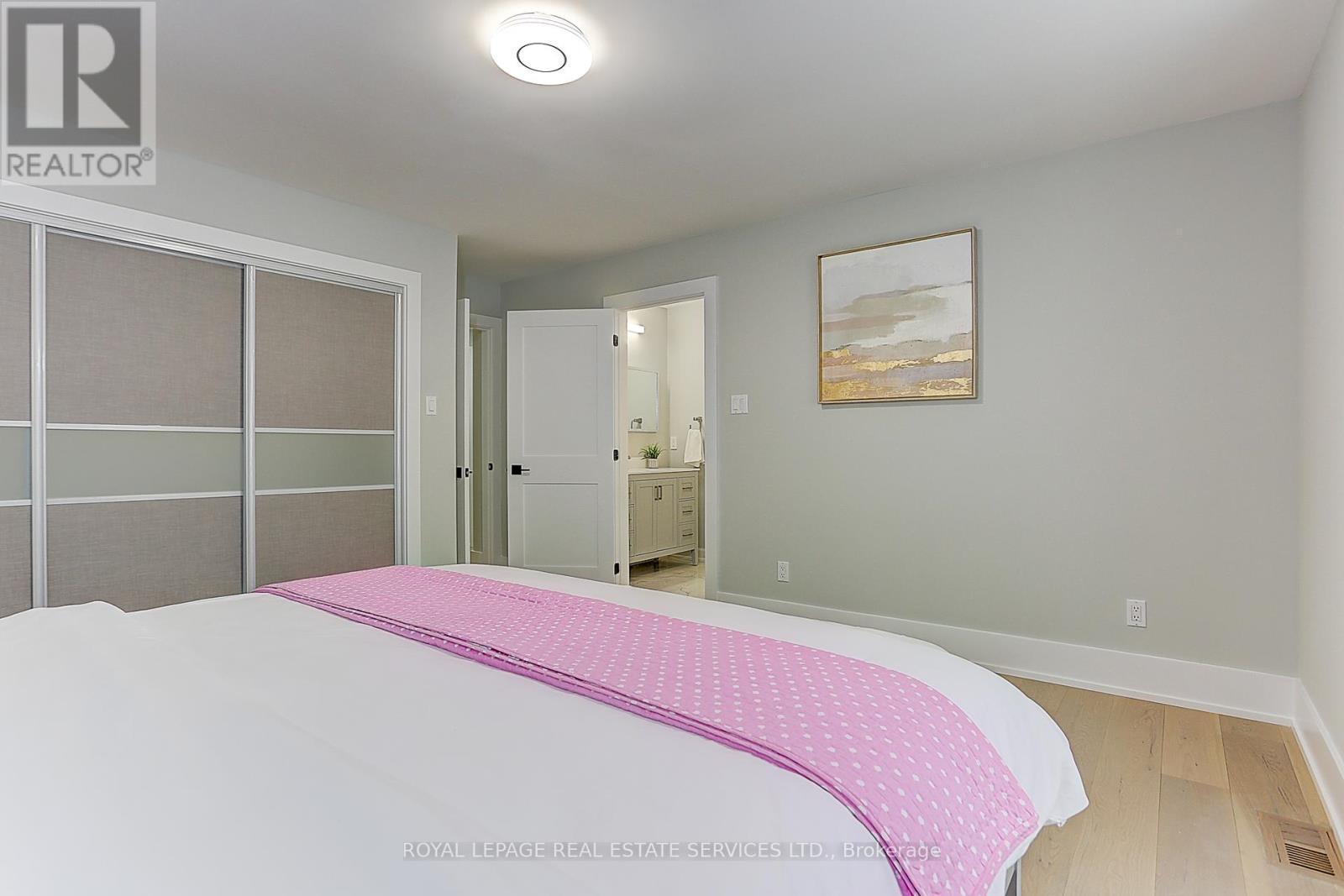 












52 INNISBROOK DRIVE

,
Wasaga Beach,




Ontario
L9Z1G3

