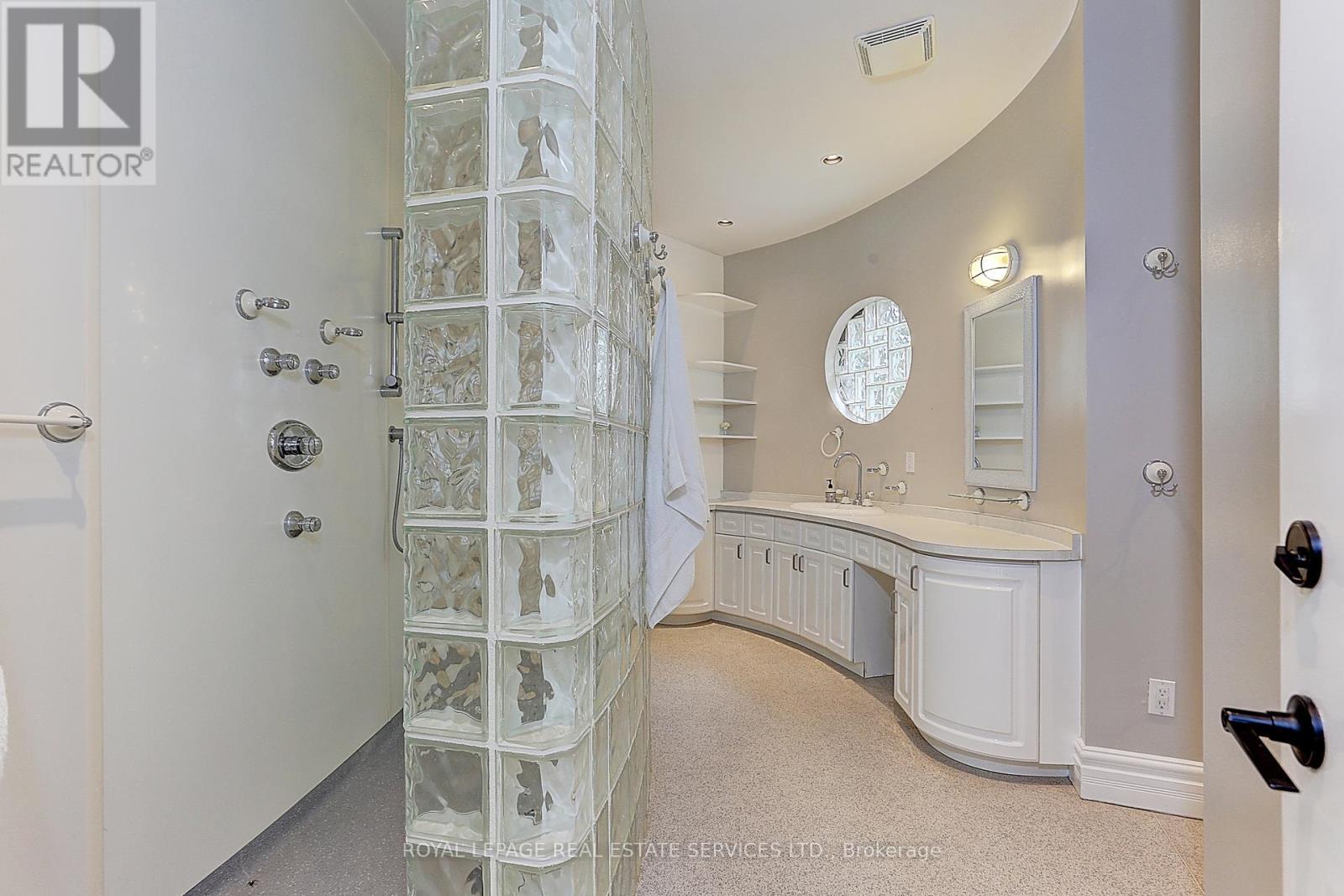 












52 INNISBROOK DRIVE

,
Wasaga Beach,




Ontario
L9Z1G3


