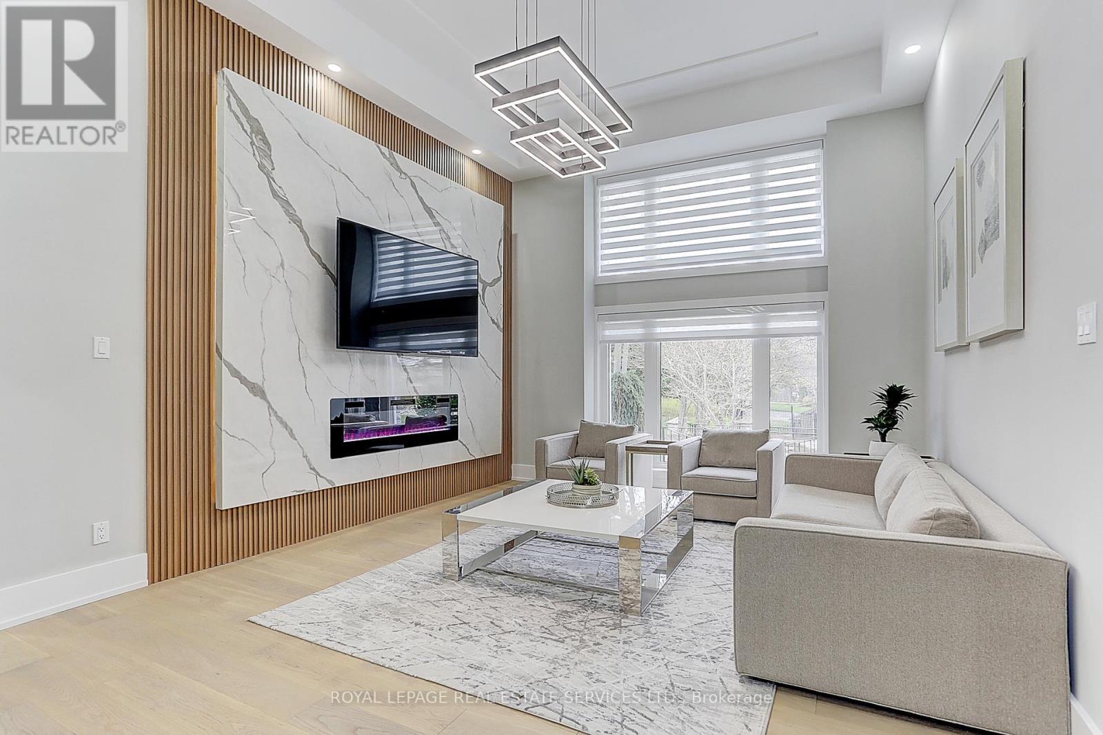 












52 INNISBROOK DRIVE

,
Wasaga Beach,




Ontario
L9Z1G3


